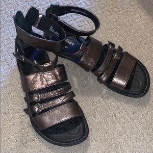 Born sandals